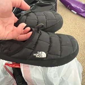 The northface youth slippers mules
